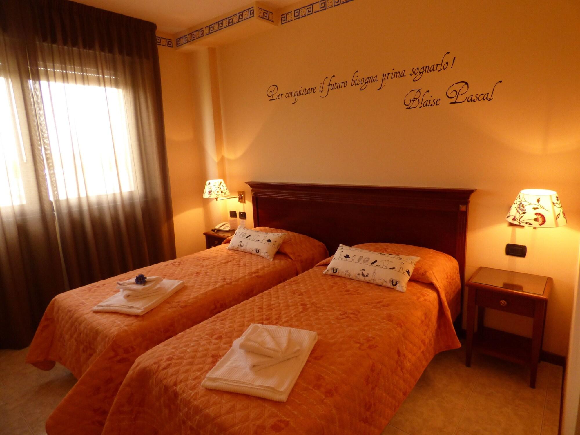Hotel Fidenza Ngoại thất bức ảnh