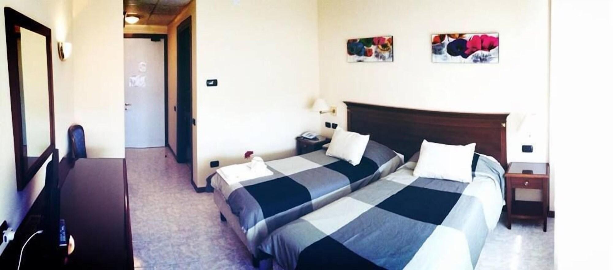 Hotel Fidenza Ngoại thất bức ảnh