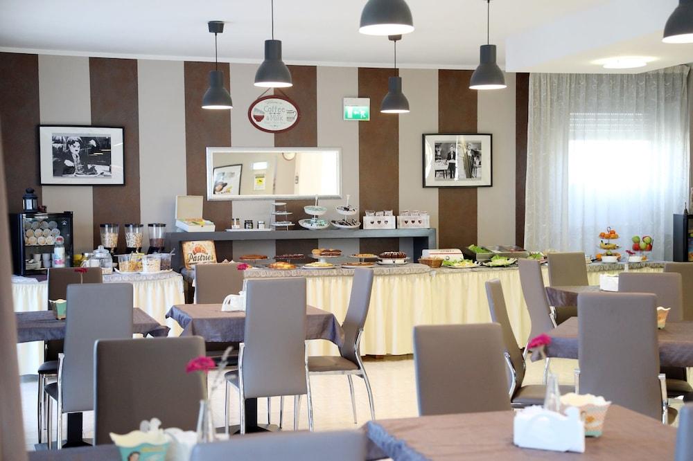 Hotel Fidenza Ngoại thất bức ảnh